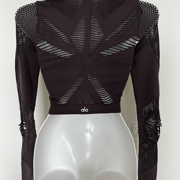 Alo Yoga Siren Long Sleeve Crop Top Long Sleeve (Size 3): Raisin Color - Picture 5 of 5